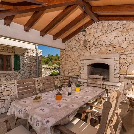 Albina Skitaca Villa Koromačno